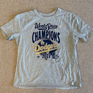 NWT (baseball sticker) Dodgers World Series 2025 tee - size M